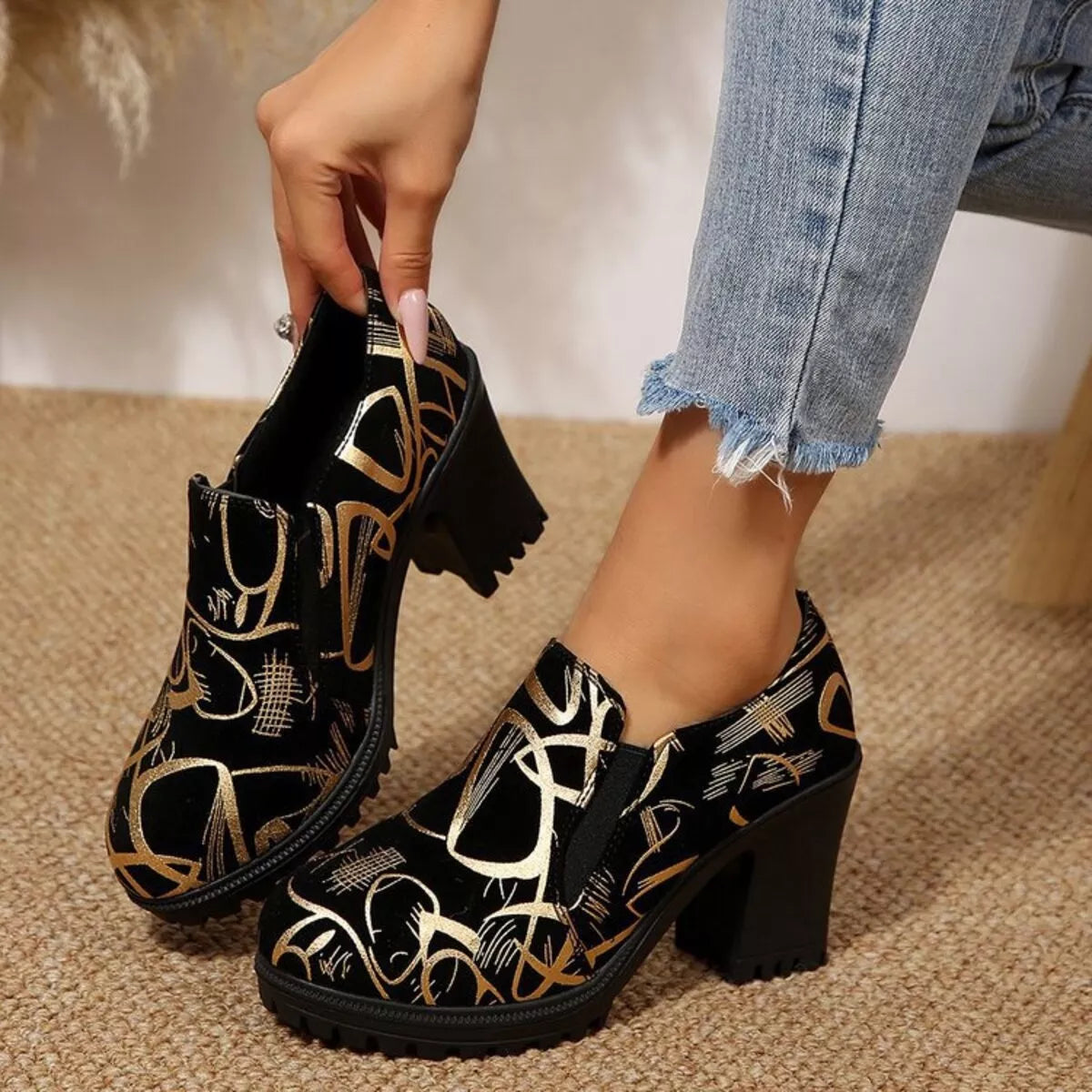 Round Toe Block : Heels Pumps